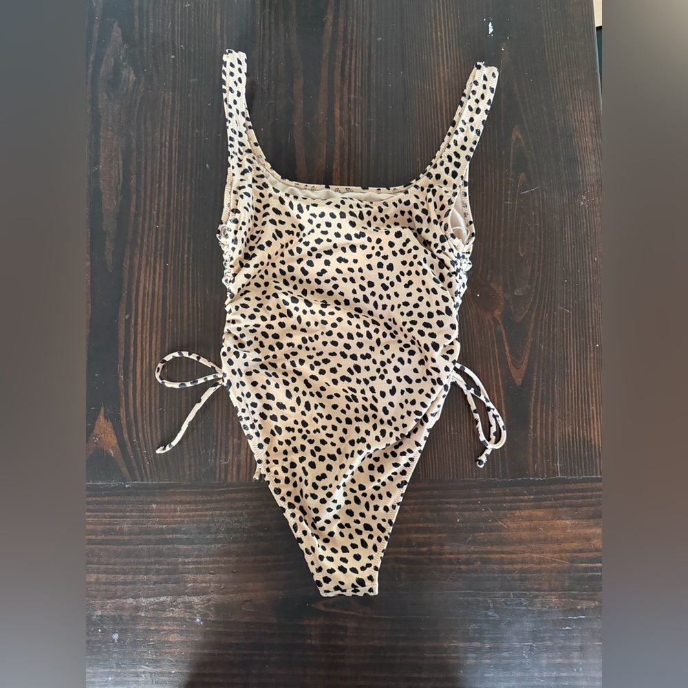 NWT Forever 21 Women’s Leopard Print One-Piece Swimsuit with Side Ties high hip - Picture 2 of 3